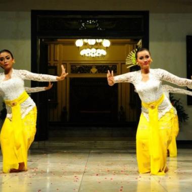 Ternyata Ini Makna Kain Seragam dari Penari Rejang Renteng