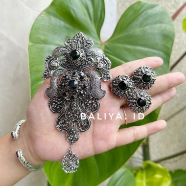 Rekomendasi Bros Kebaya Bali untuk Mahasiswi
