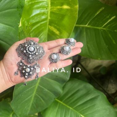 Cara Memilih Bros Kebaya Bali yang Cocok untuk Kondangan