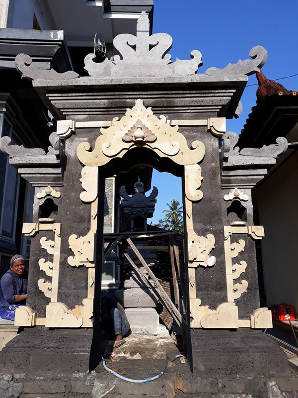 Angkul Angkul Batu Alam Stil Bali