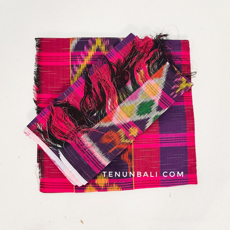 detail motif endek dobol warna magenta kombi